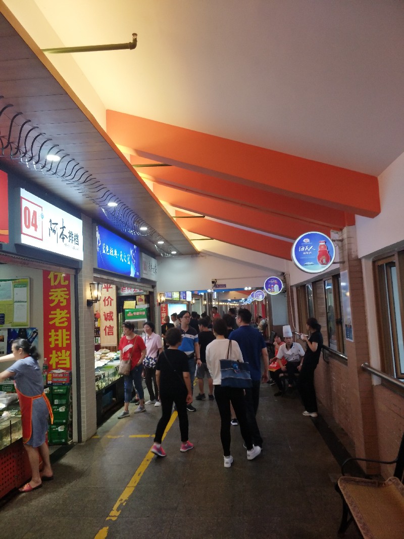 看不到底的店铺，看不完的人群1